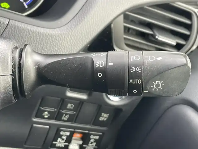 トヨタ エスクァイア ハイブリッド Gi ブラックテーラード 大阪府 2016(平28)年 6.7万km スパークリングブラックパールクリスタルシャイン ALPINE9インチナビ/・AM/FM/・CD/DVD/SD/・Bluetooth/・フルセグTV/バックカメラ/フリップダウンモニター/ステアリングスイッチ/ウッドコンビステアリング/前方ドライブレコーダー/ビルトインETC/クルーズコントロール/前席シートヒーター/両側パワースライドドア/プリクラッシュセーフティ/レーンディパーチャーアラート/先行車発進告知/オートハイビーム/オートマチックヘッドライト/フォグランプ/リアロールサンシェード/オートリトラミラー/シートリフター/純正15インチアルミホイール