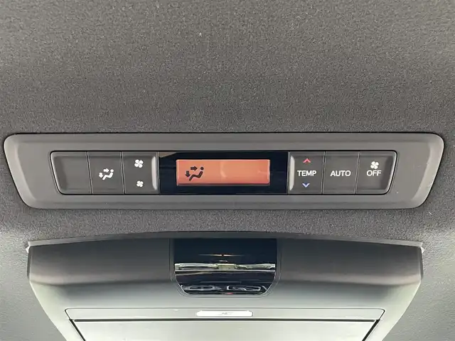 トヨタ エスクァイア ハイブリッド Gi ブラックテーラード 大阪府 2016(平28)年 6.7万km スパークリングブラックパールクリスタルシャイン ALPINE9インチナビ/・AM/FM/・CD/DVD/SD/・Bluetooth/・フルセグTV/バックカメラ/フリップダウンモニター/ステアリングスイッチ/ウッドコンビステアリング/前方ドライブレコーダー/ビルトインETC/クルーズコントロール/前席シートヒーター/両側パワースライドドア/プリクラッシュセーフティ/レーンディパーチャーアラート/先行車発進告知/オートハイビーム/オートマチックヘッドライト/フォグランプ/リアロールサンシェード/オートリトラミラー/シートリフター/純正15インチアルミホイール