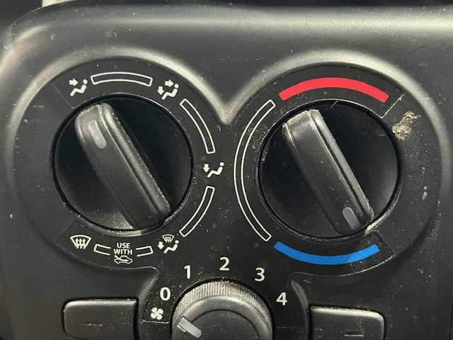 スズキ エブリイ JOIN 宮城県 2019(令1)年 4.2万km シルキーシルバーメタリック 4WD/スズキセーフティサポート/・衝突軽減ブレーキ/・車線逸脱警報装置/・コーナーセンサー/社外ナビ/・型番：CN-RA05WD/・フルセグTV/Bluetooth/CD/DVD/・バックカメラ/両側スライドドア/リモコンキー/・スペアキー/オートライト/・ヘッドライトレベライザー/純正ラバーマット/ドアバイザー/社外AW付スタッドレスタイヤ積込/・145R12 4mm