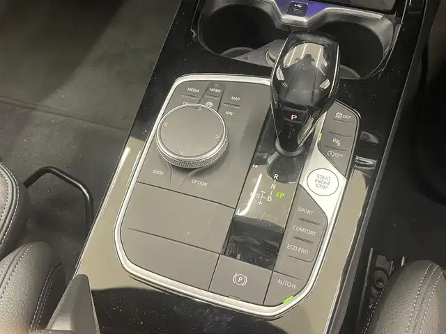 ＢＭＷ ＢＭＷ １１８ｉ Mスポーツ 岡山県 2019(令1)年 2.9万km 白 純正iDrive7/バックカメラ/パーキングアシスト/後退アシスト/Bluetooth/AppleCarPlay/MSP専用サスペンション/MSP専用ハンドル/MSPドアシルプレート/MSPハーフレザーシート/アンビエントライト/ACC/オートマチックトランクゲートオペレーション/コンフォートアクセス/ワイヤレス充電トレイ/走行モード/アクティブPDC/正面衝突警告/車線逸脱警告/車線変更警告/ブレーキAH