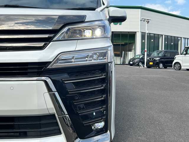 トヨタ ヴェルファイア ゴールデンアイズⅡ 佐賀県 2021(令3)年 3.6万km ホワイトパールクリスタルシャイン ・純正メーカーOPナビ/・デジタルインナーミラー/・バックカメラ/・パーキングサポートブレーキ/・プリクラッシュセーフティ/・ツインムーンルーフ/・安心降車アシスト/・レーダークルーズコントロール/・レーンディパーチャーアラート/・クリアランスソナー/・インテリジェントクリアランスソナー/・ブラインドスポットモニター（ＢＳＭ）/・社外ドライヴレコーダー前後/・両側パワースライドドア/・オットマン/・パワーバックドア/・純正18インチアルミホイール/・LEDヘッドライト/・フォグランプ/・スマートキー/・スペアキー×１