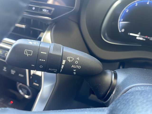 トヨタ ハリアー Z レザーパッケージ 福島県 2024(令6)年 0.9万km プレシャスブラックパール 登録時走行距離：8240km/ワンオーナー/純正ディスプレイオーディオ/ (フルセグTV/BT/USB/HDMI/AM/FM)/バックカメラ/プッシュスタート/デジタルインナーミラー/ビルトインETC/クルーズコントロール/ステアリングヒーター/ステアリングスイッチ/レザーシート/パワーシート/ (D席/N席）/シートヒーター/ (D席/N席）/シートベンチレーション/ (D席/N席）/メモリーシート/電動リアゲート/電動チルト/純正フロアマット/電動格納ミラー/ウィンカーミラー/純正ドアバイザー/純正LEDヘッドライト/フォグランプ/横滑り防止装置/レーンキープアシスト/コーナーセンサー/オートライト/オートマチックハイビーム/スマートキー/スペアキー×1/保証書/取扱説明書