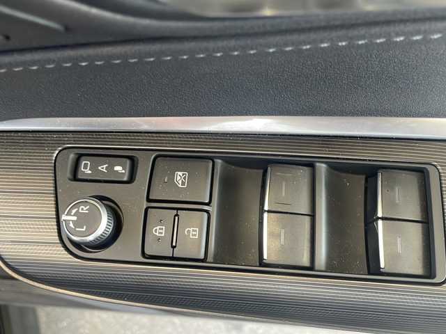 トヨタ ハリアー Z レザーパッケージ 福島県 2024(令6)年 0.9万km プレシャスブラックパール 登録時走行距離：8240km/ワンオーナー/純正ディスプレイオーディオ/ (フルセグTV/BT/USB/HDMI/AM/FM)/バックカメラ/プッシュスタート/デジタルインナーミラー/ビルトインETC/クルーズコントロール/ステアリングヒーター/ステアリングスイッチ/レザーシート/パワーシート/ (D席/N席）/シートヒーター/ (D席/N席）/シートベンチレーション/ (D席/N席）/メモリーシート/電動リアゲート/電動チルト/純正フロアマット/電動格納ミラー/ウィンカーミラー/純正ドアバイザー/純正LEDヘッドライト/フォグランプ/横滑り防止装置/レーンキープアシスト/コーナーセンサー/オートライト/オートマチックハイビーム/スマートキー/スペアキー×1/保証書/取扱説明書
