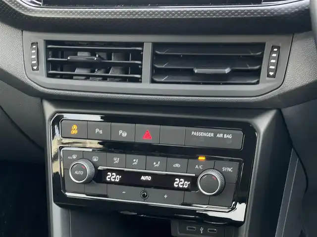 フォルクスワーゲン ＶＷ Ｔ－クロス TSI アクティブ 山梨県 2021(令3)年 1万km ライムストーングレーM ワンオーナー車/ＡＣＣ/ＬＫＡ/ＢＳＭ/パークアシスト/前後ドラレコ/純正メモリナビ/ＡｐｐｌｅＣａｒＰｌａｙ/ＡｎｄｏｒｏｉｄＡｕｔｏ/ＢＴ/ＵＳＢ/ＥＴＣ２．０/取扱説明書/保証書