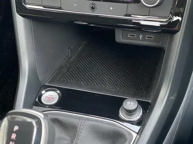 フォルクスワーゲン ＶＷ Ｔ－クロス TSI アクティブ 山梨県 2021(令3)年 1万km ライムストーングレーM ワンオーナー車/ＡＣＣ/ＬＫＡ/ＢＳＭ/パークアシスト/前後ドラレコ/純正メモリナビ/ＡｐｐｌｅＣａｒＰｌａｙ/ＡｎｄｏｒｏｉｄＡｕｔｏ/ＢＴ/ＵＳＢ/ＥＴＣ２．０/取扱説明書/保証書