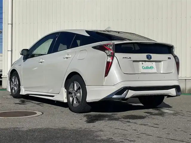 トヨタ プリウス Sセーフティプラス 富山県 2017(平29)年 6.4万km ホワイトパールクリスタルシャイン サンルーフ／/モデリスタ風フルエアロ／/ＡＬＰＩＮＥ製８インチナビ／/フルセグＴＶ／/Ｂｌｕｅｔｏｏｔｈ／/ＤＶＤ再生／/レーダークルーズコントロール／/レーンキープアシスト／/ビルトインＥＴＣ/LEDオートライト//LEDフォグライト/