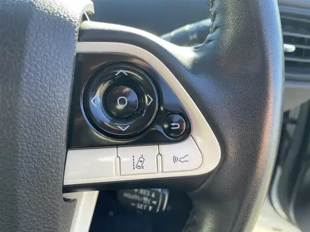 トヨタ プリウス Sセーフティプラス 富山県 2017(平29)年 6.4万km ホワイトパールクリスタルシャイン サンルーフ／/モデリスタ風フルエアロ／/ＡＬＰＩＮＥ製８インチナビ／/フルセグＴＶ／/Ｂｌｕｅｔｏｏｔｈ／/ＤＶＤ再生／/レーダークルーズコントロール／/レーンキープアシスト／/ビルトインＥＴＣ/LEDオートライト//LEDフォグライト/