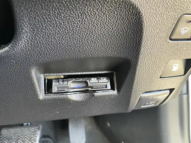 トヨタ プリウス Sセーフティプラス 富山県 2017(平29)年 6.4万km ホワイトパールクリスタルシャイン サンルーフ／/モデリスタ風フルエアロ／/ＡＬＰＩＮＥ製８インチナビ／/フルセグＴＶ／/Ｂｌｕｅｔｏｏｔｈ／/ＤＶＤ再生／/レーダークルーズコントロール／/レーンキープアシスト／/ビルトインＥＴＣ/LEDオートライト//LEDフォグライト/