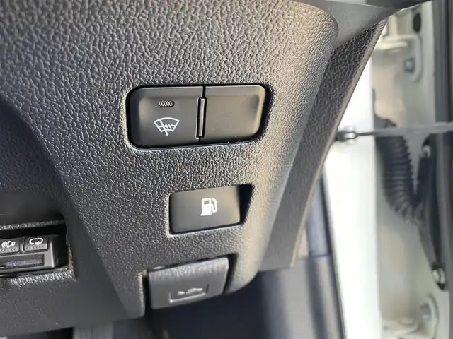 トヨタ プリウス Sセーフティプラス 富山県 2017(平29)年 6.4万km ホワイトパールクリスタルシャイン サンルーフ／/モデリスタ風フルエアロ／/ＡＬＰＩＮＥ製８インチナビ／/フルセグＴＶ／/Ｂｌｕｅｔｏｏｔｈ／/ＤＶＤ再生／/レーダークルーズコントロール／/レーンキープアシスト／/ビルトインＥＴＣ/LEDオートライト//LEDフォグライト/