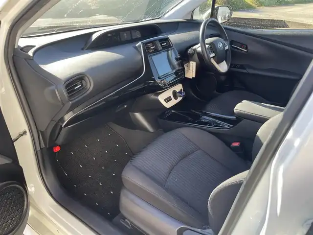 トヨタ プリウス Sセーフティプラス 富山県 2017(平29)年 6.4万km ホワイトパールクリスタルシャイン サンルーフ／/モデリスタ風フルエアロ／/ＡＬＰＩＮＥ製８インチナビ／/フルセグＴＶ／/Ｂｌｕｅｔｏｏｔｈ／/ＤＶＤ再生／/レーダークルーズコントロール／/レーンキープアシスト／/ビルトインＥＴＣ/LEDオートライト//LEDフォグライト/