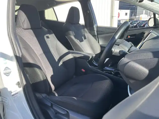 トヨタ プリウス Sセーフティプラス 富山県 2017(平29)年 6.4万km ホワイトパールクリスタルシャイン サンルーフ／/モデリスタ風フルエアロ／/ＡＬＰＩＮＥ製８インチナビ／/フルセグＴＶ／/Ｂｌｕｅｔｏｏｔｈ／/ＤＶＤ再生／/レーダークルーズコントロール／/レーンキープアシスト／/ビルトインＥＴＣ/LEDオートライト//LEDフォグライト/