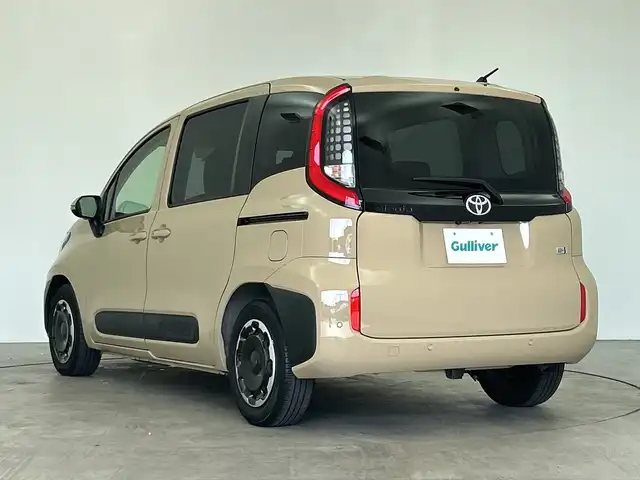 トヨタ シエンタ ハイブリッド Z 三重県 2022(令4)年 1.7万km ベージュ /禁煙車//純正ナビ//両側パワースライドドア//パノラミックビューモニター//ブラインドスポットモニター//トヨタセーフティセンス//プリクラッシュセーフティ//オートマチックハイビーム//レーダークルーズコントロール//レーントレーシングアシスト//ビルトインETC//AC100V//LEDヘッドライト