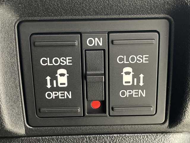 ホンダ Ｎ ＢＯＸ カスタム ターボ 神奈川県 2025(令7)年 0.1千km クリスタルブラックパール 届出済未使用車/ホンダセンシング/両側パワースライドドア/クルーズコントロール/バックカメラ/スペアキー1本/ハーフレザーシート/シートヒーター/コーナーセンサー/純正15インチアルミホイール/スマートキー/カーテンエアバッグ/レーンキープアシスト/LEDヘッドライト/オートライト/横滑り防止装置/盗難防止装置/衝突被害軽減システム