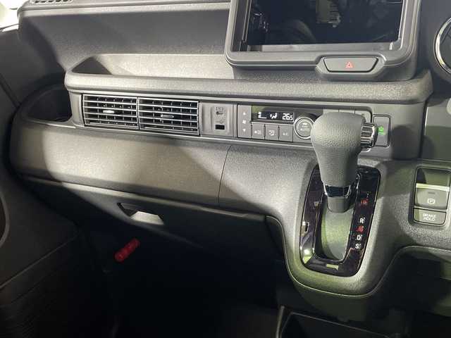 ホンダ Ｎ ＢＯＸ カスタム ターボ 神奈川県 2025(令7)年 0.1千km クリスタルブラックパール 届出済未使用車/ホンダセンシング/両側パワースライドドア/クルーズコントロール/バックカメラ/スペアキー1本/ハーフレザーシート/シートヒーター/コーナーセンサー/純正15インチアルミホイール/スマートキー/カーテンエアバッグ/レーンキープアシスト/LEDヘッドライト/オートライト/横滑り防止装置/盗難防止装置/衝突被害軽減システム