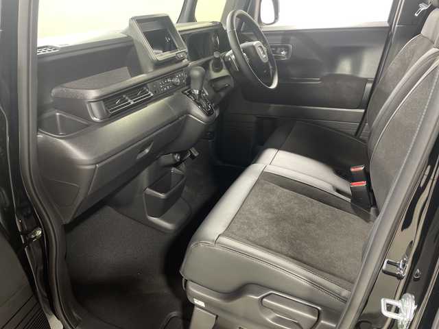 ホンダ Ｎ ＢＯＸ カスタム ターボ 神奈川県 2025(令7)年 0.1千km クリスタルブラックパール 届出済未使用車/ホンダセンシング/両側パワースライドドア/クルーズコントロール/バックカメラ/スペアキー1本/ハーフレザーシート/シートヒーター/コーナーセンサー/純正15インチアルミホイール/スマートキー/カーテンエアバッグ/レーンキープアシスト/LEDヘッドライト/オートライト/横滑り防止装置/盗難防止装置/衝突被害軽減システム