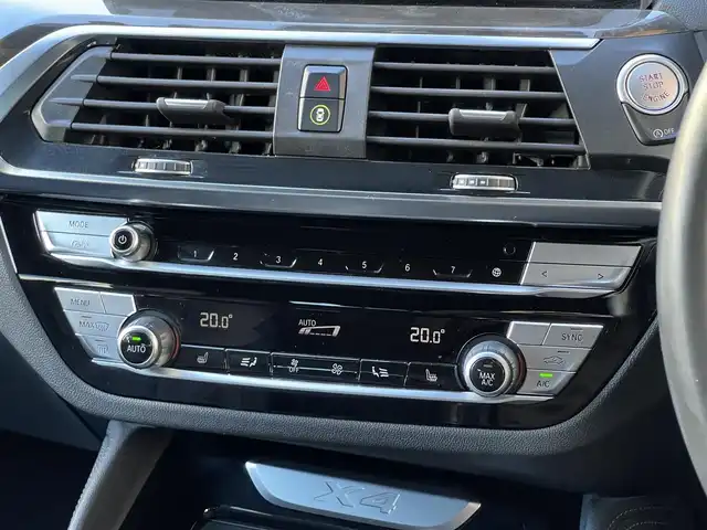 ＢＭＷ Ｘ４ xDrive 20d 山梨県 2020(令2)年 4.9万km 白 ワンオーナー　/パノラマSR　/黒革　/ウッドトリム　/純正ナビ　/フルセグ　/全方位　/前後PDC/Pアシスト/BT　/パワーシート　/シートH/ETC/ACC　/Aライト　/Aハイビーム　/フットオープナー　/Cセンサー　/LKA/ブラインドスポット/ユピテルドラレコ/スペアキー