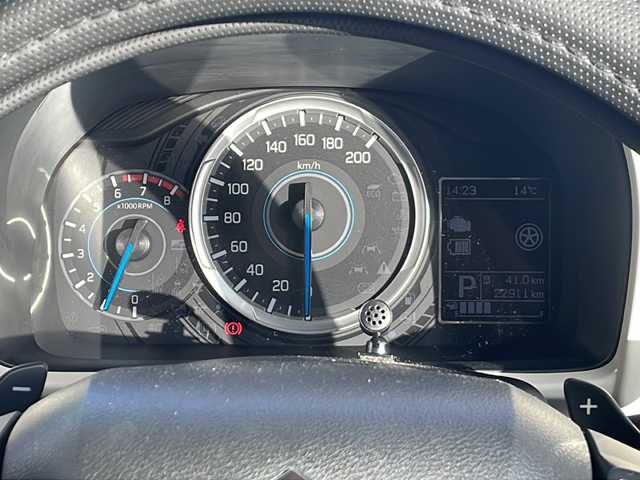 スズキ クロスビー HYBRID MZ 愛知県 2023(令5)年 2.3万km 黒Ⅱ ワンオーナー/純正メモリナビ/【フルセグ・DVD再生可・CD・Bluetooth】/バックカメラ/ビルトインETC/スズキ　セーフティ　サポート/【デュアルカメラブレーキサポート・誤発進抑制機能・車線逸脱警報・車線維持支援機能・ふらつき警報・先行車発進お知らせ機能】/前後ドライブレコーダー/前席シートヒーター/横滑り防止機能/アイドリングストップ/プッシュスタート/スマートキー/スペアキーあり/電動格納ミラー/ウィンカーミラー/純正フロアマット/ドアバイザー/新車保証書/取扱説明書