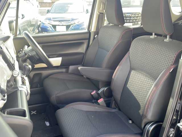 スズキ クロスビー HYBRID MZ 愛知県 2023(令5)年 2.3万km 黒Ⅱ ワンオーナー/純正メモリナビ/【フルセグ・DVD再生可・CD・Bluetooth】/バックカメラ/ビルトインETC/スズキ　セーフティ　サポート/【デュアルカメラブレーキサポート・誤発進抑制機能・車線逸脱警報・車線維持支援機能・ふらつき警報・先行車発進お知らせ機能】/前後ドライブレコーダー/前席シートヒーター/横滑り防止機能/アイドリングストップ/プッシュスタート/スマートキー/スペアキーあり/電動格納ミラー/ウィンカーミラー/純正フロアマット/ドアバイザー/新車保証書/取扱説明書