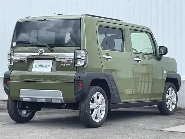 ダイハツ タフト G クロムベンチャー 愛媛県 2022(令4)年 0.8万km フォレストカーキメタリック ガラスルーフ/スマートアシスト/衝突被害軽減ブレーキ/レーンキープアシスト/ふらつき警報/コーナーセンサー/純正9インチナビ【NSZN-Y71DS】/　CD/DVD/Bluetooth/ワンセグ/全周囲/バックカメラ/前方ドライブレコーダー/ETC/前席シートヒーター/電子パーキングブレーキ/革巻きステアリング/ステアリングスイッチ/オートライト/LEDヘッドライト/電動格納ミラー/アームレスト(収納付)/フロアマット