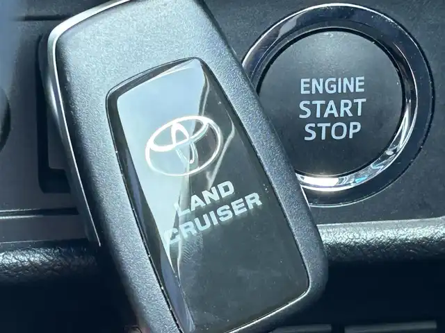 トヨタ ランドクルーザー プラド TX Lパッケージ マットブラED 島根県 2022(令4)年 1.9万km ブラック 10型ナビ(CN-F1X10HD)/Bluetooth/AM/FM/USB/フルセグテレビ/サンルーフ/レザーシート/パワーシート(DN席)/シートヒーター(DN席)/追従型クルーズコントロール/ETC/前後ドライブレコーダー/横滑り防止/コーナーセンサー/レーンアシスト/オートマチックハイビーム/LEDヘッドライト
