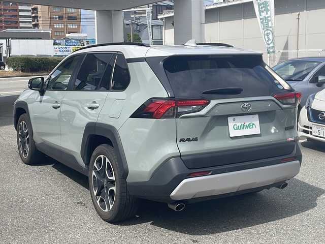 トヨタ ＲＡＶ４ アドベンチャー 福岡県 2020(令2)年 4.5万km アッシュグレーメタリック/アーバンカーキ ワンオーナー/純正ナビ（Bluetooth・全周囲カメラ）/ブラインドスポットモニター/サンルーフ/ステアリングヒーター/ルーフレール/エアシート（運転席・助手席）/ビルトインETC/レーダークルーズコントロール/クリランスソナー/コーナーセンサー/MTモード付AT/純正フロアマット/純正アルミホイール/スペアキー/スマートキー/横滑り防止装置/レーンキープアシスト/衝突被害軽減システム/カーテンエアバック/取扱説明書/保証書