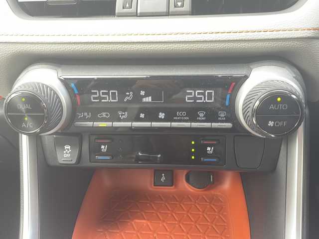 トヨタ ＲＡＶ４ アドベンチャー 福岡県 2020(令2)年 4.5万km アッシュグレーメタリック/アーバンカーキ ワンオーナー/純正ナビ（Bluetooth・全周囲カメラ）/ブラインドスポットモニター/サンルーフ/ステアリングヒーター/ルーフレール/エアシート（運転席・助手席）/ビルトインETC/レーダークルーズコントロール/クリランスソナー/コーナーセンサー/MTモード付AT/純正フロアマット/純正アルミホイール/スペアキー/スマートキー/横滑り防止装置/レーンキープアシスト/衝突被害軽減システム/カーテンエアバック/取扱説明書/保証書