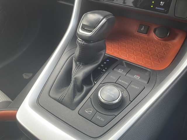 トヨタ ＲＡＶ４ アドベンチャー 福岡県 2020(令2)年 4.5万km アッシュグレーメタリック/アーバンカーキ ワンオーナー/純正ナビ（Bluetooth・全周囲カメラ）/ブラインドスポットモニター/サンルーフ/ステアリングヒーター/ルーフレール/エアシート（運転席・助手席）/ビルトインETC/レーダークルーズコントロール/クリランスソナー/コーナーセンサー/MTモード付AT/純正フロアマット/純正アルミホイール/スペアキー/スマートキー/横滑り防止装置/レーンキープアシスト/衝突被害軽減システム/カーテンエアバック/取扱説明書/保証書