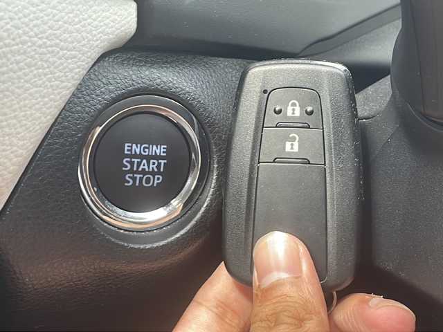 トヨタ ＲＡＶ４ アドベンチャー 福岡県 2020(令2)年 4.5万km アッシュグレーメタリック/アーバンカーキ ワンオーナー/純正ナビ（Bluetooth・全周囲カメラ）/ブラインドスポットモニター/サンルーフ/ステアリングヒーター/ルーフレール/エアシート（運転席・助手席）/ビルトインETC/レーダークルーズコントロール/クリランスソナー/コーナーセンサー/MTモード付AT/純正フロアマット/純正アルミホイール/スペアキー/スマートキー/横滑り防止装置/レーンキープアシスト/衝突被害軽減システム/カーテンエアバック/取扱説明書/保証書