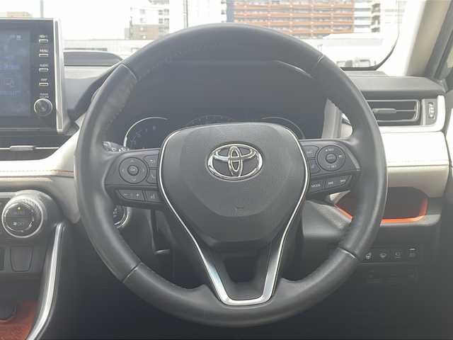 トヨタ ＲＡＶ４ アドベンチャー 福岡県 2020(令2)年 4.5万km アッシュグレーメタリック/アーバンカーキ ワンオーナー/純正ナビ（Bluetooth・全周囲カメラ）/ブラインドスポットモニター/サンルーフ/ステアリングヒーター/ルーフレール/エアシート（運転席・助手席）/ビルトインETC/レーダークルーズコントロール/クリランスソナー/コーナーセンサー/MTモード付AT/純正フロアマット/純正アルミホイール/スペアキー/スマートキー/横滑り防止装置/レーンキープアシスト/衝突被害軽減システム/カーテンエアバック/取扱説明書/保証書