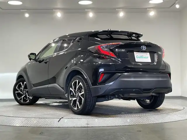 トヨタ Ｃ－ＨＲ G 愛知県 2017(平29)年 3.2万km ブラックマイカ 純正９インチナビ　/（AM/FM/CD・DVD再生/フルセグTV/SD/Bluetooth)/トヨタセーフティセンス　/　　-プリクラッシュセーフティ/　　-レーダークルーズコントロール　/　　-レーントレーニングアシスト/　　-オートマチックハイビーム/　　-ロードサインアシスト/シートヒーター　/ブラインドスポットモニター　/ＬＥＤヘッドライト　/ＬＥＤフォグランプ/ビルトインＥＴＣ　/バックカメラ　/純正フロアマット　/アクセサリーソケット/プッシュスタート/　　-スマートキー