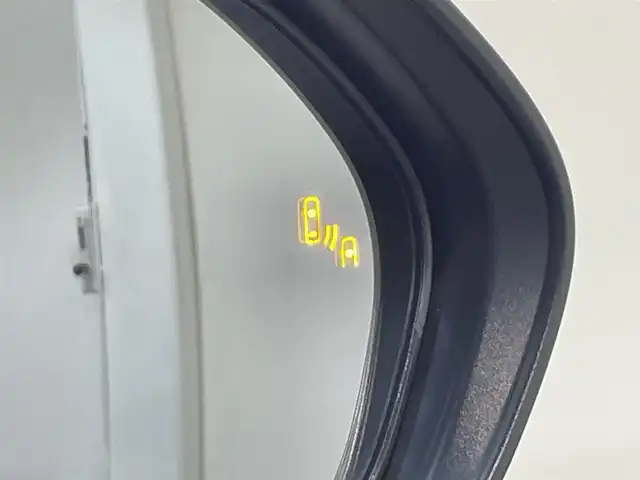 トヨタ Ｃ－ＨＲ G 愛知県 2017(平29)年 3.2万km ブラックマイカ 純正９インチナビ　/（AM/FM/CD・DVD再生/フルセグTV/SD/Bluetooth)/トヨタセーフティセンス　/　　-プリクラッシュセーフティ/　　-レーダークルーズコントロール　/　　-レーントレーニングアシスト/　　-オートマチックハイビーム/　　-ロードサインアシスト/シートヒーター　/ブラインドスポットモニター　/ＬＥＤヘッドライト　/ＬＥＤフォグランプ/ビルトインＥＴＣ　/バックカメラ　/純正フロアマット　/アクセサリーソケット/プッシュスタート/　　-スマートキー