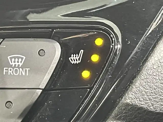 トヨタ Ｃ－ＨＲ G 愛知県 2017(平29)年 3.2万km ブラックマイカ 純正９インチナビ　/（AM/FM/CD・DVD再生/フルセグTV/SD/Bluetooth)/トヨタセーフティセンス　/　　-プリクラッシュセーフティ/　　-レーダークルーズコントロール　/　　-レーントレーニングアシスト/　　-オートマチックハイビーム/　　-ロードサインアシスト/シートヒーター　/ブラインドスポットモニター　/ＬＥＤヘッドライト　/ＬＥＤフォグランプ/ビルトインＥＴＣ　/バックカメラ　/純正フロアマット　/アクセサリーソケット/プッシュスタート/　　-スマートキー