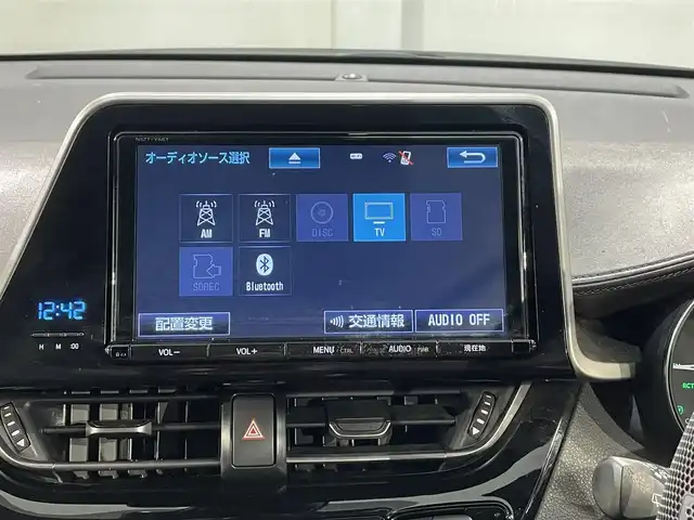 トヨタ Ｃ－ＨＲ G 愛知県 2017(平29)年 3.2万km ブラックマイカ 純正９インチナビ　/（AM/FM/CD・DVD再生/フルセグTV/SD/Bluetooth)/トヨタセーフティセンス　/　　-プリクラッシュセーフティ/　　-レーダークルーズコントロール　/　　-レーントレーニングアシスト/　　-オートマチックハイビーム/　　-ロードサインアシスト/シートヒーター　/ブラインドスポットモニター　/ＬＥＤヘッドライト　/ＬＥＤフォグランプ/ビルトインＥＴＣ　/バックカメラ　/純正フロアマット　/アクセサリーソケット/プッシュスタート/　　-スマートキー