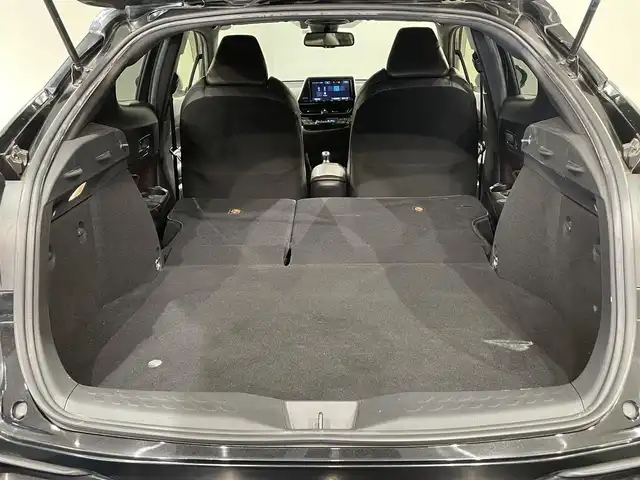 トヨタ Ｃ－ＨＲ G 愛知県 2017(平29)年 3.2万km ブラックマイカ 純正９インチナビ　/（AM/FM/CD・DVD再生/フルセグTV/SD/Bluetooth)/トヨタセーフティセンス　/　　-プリクラッシュセーフティ/　　-レーダークルーズコントロール　/　　-レーントレーニングアシスト/　　-オートマチックハイビーム/　　-ロードサインアシスト/シートヒーター　/ブラインドスポットモニター　/ＬＥＤヘッドライト　/ＬＥＤフォグランプ/ビルトインＥＴＣ　/バックカメラ　/純正フロアマット　/アクセサリーソケット/プッシュスタート/　　-スマートキー