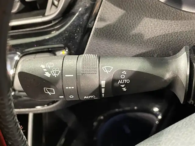 トヨタ Ｃ－ＨＲ G 愛知県 2017(平29)年 3.2万km ブラックマイカ 純正９インチナビ　/（AM/FM/CD・DVD再生/フルセグTV/SD/Bluetooth)/トヨタセーフティセンス　/　　-プリクラッシュセーフティ/　　-レーダークルーズコントロール　/　　-レーントレーニングアシスト/　　-オートマチックハイビーム/　　-ロードサインアシスト/シートヒーター　/ブラインドスポットモニター　/ＬＥＤヘッドライト　/ＬＥＤフォグランプ/ビルトインＥＴＣ　/バックカメラ　/純正フロアマット　/アクセサリーソケット/プッシュスタート/　　-スマートキー