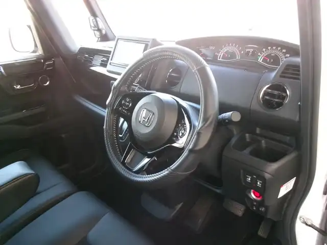 ホンダ Ｎ ＢＯＸ カスタム L ターボ 群馬県 2021(令3)年 4.4万km プラチナホワイトパール 4WDターボ/ホンダセンシング/社外メモリーナビ・フルセグTV/　・BT・DVD(CN-RE07D)/バックモニター/360°ドラレコ(DRV-CW560)/社外ETC/ハーフレザーシート/前席シートヒーター/両側パワースライドドア/シートバックテーブル/スマートキー×2＆プッシュスタート/保証書＆取説