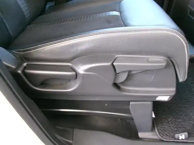 ホンダ Ｎ ＢＯＸ カスタム L ターボ 群馬県 2021(令3)年 4.4万km プラチナホワイトパール 4WDターボ/ホンダセンシング/社外メモリーナビ・フルセグTV/　・BT・DVD(CN-RE07D)/バックモニター/360°ドラレコ(DRV-CW560)/社外ETC/ハーフレザーシート/前席シートヒーター/両側パワースライドドア/シートバックテーブル/スマートキー×2＆プッシュスタート/保証書＆取説