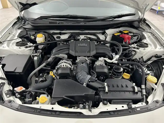 スバル ＢＲＺ S 千葉県 2023(令5)年 1.8万km クリスタルホワイトP 禁煙車/スバルリヤビークルディテクション/ステアリング連動ヘッドランプ/社外９インチメモリナビ/・型番：MDV-M908HDL/・CD/DVD/Bluetooth/フルセグTV/・ETC２.０/革巻きステアリング/・ステアリングスイッチ/ハーフレザーシート/・DNシートヒーター/社外フロアマット/純正１８インチAW/オートライト/・LEDヘッドライト/電動格納ミラー