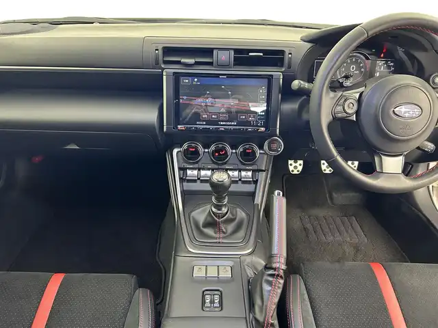 スバル ＢＲＺ S 千葉県 2023(令5)年 1.8万km クリスタルホワイトP 禁煙車/スバルリヤビークルディテクション/ステアリング連動ヘッドランプ/社外９インチメモリナビ/・型番：MDV-M908HDL/・CD/DVD/Bluetooth/フルセグTV/・ETC２.０/革巻きステアリング/・ステアリングスイッチ/ハーフレザーシート/・DNシートヒーター/社外フロアマット/純正１８インチAW/オートライト/・LEDヘッドライト/電動格納ミラー