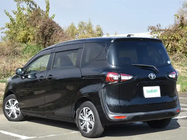 トヨタ シエンタ G クエロ 福岡県 2020(令2)年 3.3万km ブラックマイカ 社外ナビ【AVN-D10】/　CD/DVD/フルセグTV/BTオーディオ/バックカメラ/スマートキー/プッシュスタート/両側パワースライドドア/ハーフレザーシート/オートライト/トヨタセーフティセンス/　・PCS（プリクラッシュセーフティ）/　・LDA（レーンディパーチャーアラート）/　・オートマチックハイビーム/　・先行車発進告知機能/ETC/純正LEDヘッドライト/電動格納ミラー