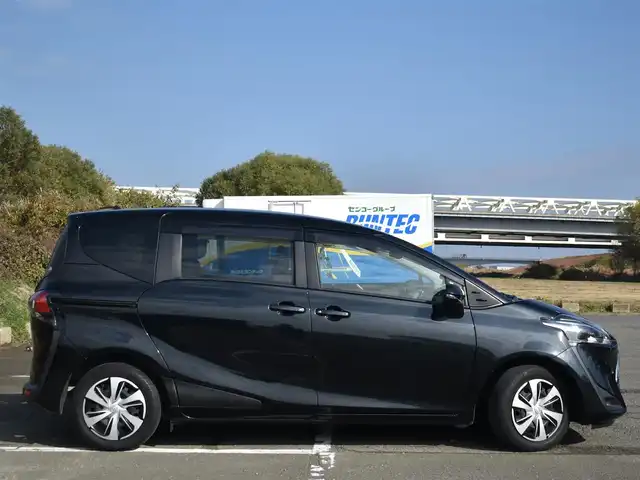 トヨタ シエンタ G クエロ 福岡県 2020(令2)年 3.3万km ブラックマイカ 社外ナビ【AVN-D10】/　CD/DVD/フルセグTV/BTオーディオ/バックカメラ/スマートキー/プッシュスタート/両側パワースライドドア/ハーフレザーシート/オートライト/トヨタセーフティセンス/　・PCS（プリクラッシュセーフティ）/　・LDA（レーンディパーチャーアラート）/　・オートマチックハイビーム/　・先行車発進告知機能/ETC/純正LEDヘッドライト/電動格納ミラー