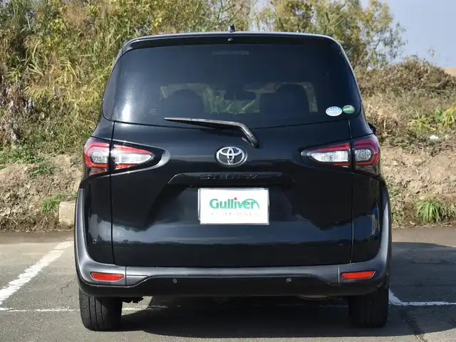 トヨタ シエンタ G クエロ 福岡県 2020(令2)年 3.3万km ブラックマイカ 社外ナビ【AVN-D10】/　CD/DVD/フルセグTV/BTオーディオ/バックカメラ/スマートキー/プッシュスタート/両側パワースライドドア/ハーフレザーシート/オートライト/トヨタセーフティセンス/　・PCS（プリクラッシュセーフティ）/　・LDA（レーンディパーチャーアラート）/　・オートマチックハイビーム/　・先行車発進告知機能/ETC/純正LEDヘッドライト/電動格納ミラー