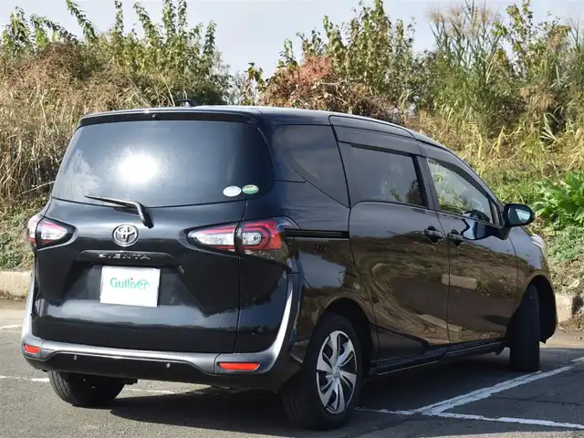 トヨタ シエンタ G クエロ 福岡県 2020(令2)年 3.3万km ブラックマイカ 社外ナビ【AVN-D10】/　CD/DVD/フルセグTV/BTオーディオ/バックカメラ/スマートキー/プッシュスタート/両側パワースライドドア/ハーフレザーシート/オートライト/トヨタセーフティセンス/　・PCS（プリクラッシュセーフティ）/　・LDA（レーンディパーチャーアラート）/　・オートマチックハイビーム/　・先行車発進告知機能/ETC/純正LEDヘッドライト/電動格納ミラー