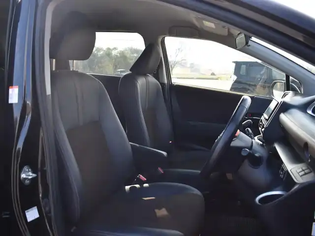 トヨタ シエンタ G クエロ 福岡県 2020(令2)年 3.3万km ブラックマイカ 社外ナビ【AVN-D10】/　CD/DVD/フルセグTV/BTオーディオ/バックカメラ/スマートキー/プッシュスタート/両側パワースライドドア/ハーフレザーシート/オートライト/トヨタセーフティセンス/　・PCS（プリクラッシュセーフティ）/　・LDA（レーンディパーチャーアラート）/　・オートマチックハイビーム/　・先行車発進告知機能/ETC/純正LEDヘッドライト/電動格納ミラー