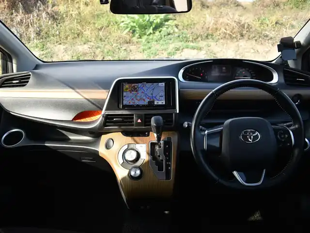 トヨタ シエンタ G クエロ 福岡県 2020(令2)年 3.3万km ブラックマイカ 社外ナビ【AVN-D10】/　CD/DVD/フルセグTV/BTオーディオ/バックカメラ/スマートキー/プッシュスタート/両側パワースライドドア/ハーフレザーシート/オートライト/トヨタセーフティセンス/　・PCS（プリクラッシュセーフティ）/　・LDA（レーンディパーチャーアラート）/　・オートマチックハイビーム/　・先行車発進告知機能/ETC/純正LEDヘッドライト/電動格納ミラー