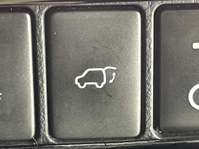 トヨタ ハリアー プレミアム 神奈川県 2017(平29)年 5.9万km スパークリングブラックパールクリスタルシャイン トヨタセーフティセンス/純正7型ナビ【NSZT-W66T】/・BT/フルセグTV/SD/CD/DVD/USB/バックカメラ/パワーバックドア/MTモード/アイドリングストップ機能/スマートキー/プッシュスタートボタン/革巻きステアリング/ステアリングスイッチ/クルーズコントロール/Autoライト/ビルトインETC/前後ドライブレコーダー/ハーフレザーシート/パワーシート(D)/自動防眩ミラー/モデリスタ(F/S/R)/LEDヘッドライト/フォグ/電動格納ミラー/ウィンカーミラー/純正フロアマット/純正18インチアルミホイール/純正ドアバイザー