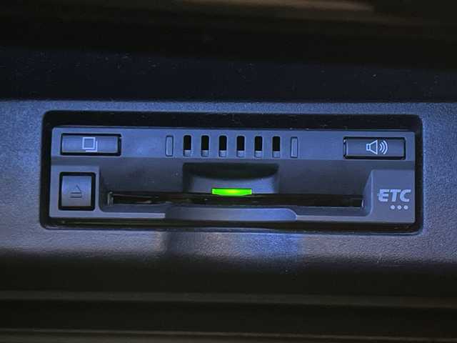 トヨタ ハリアー プレミアム 神奈川県 2017(平29)年 5.9万km スパークリングブラックパールクリスタルシャイン トヨタセーフティセンス/純正7型ナビ【NSZT-W66T】/・BT/フルセグTV/SD/CD/DVD/USB/バックカメラ/パワーバックドア/MTモード/アイドリングストップ機能/スマートキー/プッシュスタートボタン/革巻きステアリング/ステアリングスイッチ/クルーズコントロール/Autoライト/ビルトインETC/前後ドライブレコーダー/ハーフレザーシート/パワーシート(D)/自動防眩ミラー/モデリスタ(F/S/R)/LEDヘッドライト/フォグ/電動格納ミラー/ウィンカーミラー/純正フロアマット/純正18インチアルミホイール/純正ドアバイザー