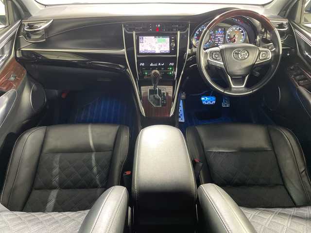 トヨタ ハリアー プレミアム 神奈川県 2017(平29)年 5.9万km スパークリングブラックパールクリスタルシャイン トヨタセーフティセンス/純正7型ナビ【NSZT-W66T】/・BT/フルセグTV/SD/CD/DVD/USB/バックカメラ/パワーバックドア/MTモード/アイドリングストップ機能/スマートキー/プッシュスタートボタン/革巻きステアリング/ステアリングスイッチ/クルーズコントロール/Autoライト/ビルトインETC/前後ドライブレコーダー/ハーフレザーシート/パワーシート(D)/自動防眩ミラー/モデリスタ(F/S/R)/LEDヘッドライト/フォグ/電動格納ミラー/ウィンカーミラー/純正フロアマット/純正18インチアルミホイール/純正ドアバイザー