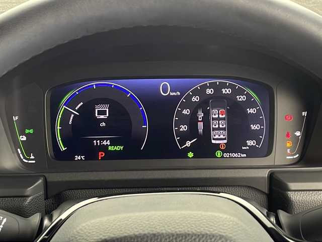 ホンダ ステップワゴン スパーダ eHEV 鹿児島県 2022(令4)年 2.1万km プラチナホワイトパール 純正11型ナビ(フルセグTV/BT/CD/DVD)/両側パワースライドドア/パワーテールゲート/アラウンドビューモニター/バックカメラ/ビルトインETC/純正15.6型リア席モニター/渋滞追従機能付アダプティブクルーズコントロール/ソナーセンサー/ホンダセンシング/・衝突軽減ブレーキ/・誤発進抑制機能(前後)/・近距離衝突軽減ブレーキ/・歩行者事故低減ステアリング/・車線維持支援システム/・トラフィックジャムアシスト/・先行車発進お知らせ機能/・標識認識機能/・オートハイビーム/LEDヘッドランプ/デュアルオートエアコン/本革巻きステアリング/パドルシフト/合皮/撥水ファブリックコンビシート/前席シートヒーター/2列目キャプテンシート(オットマン付)/純正16インチアルミホイール/全列USBチャージャー/スマートキーシステム/禁煙車