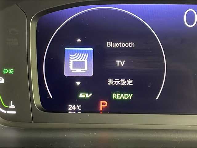 ホンダ ステップワゴン スパーダ eHEV 鹿児島県 2022(令4)年 2.1万km プラチナホワイトパール 純正11型ナビ(フルセグTV/BT/CD/DVD)/両側パワースライドドア/パワーテールゲート/アラウンドビューモニター/バックカメラ/ビルトインETC/純正15.6型リア席モニター/渋滞追従機能付アダプティブクルーズコントロール/ソナーセンサー/ホンダセンシング/・衝突軽減ブレーキ/・誤発進抑制機能(前後)/・近距離衝突軽減ブレーキ/・歩行者事故低減ステアリング/・車線維持支援システム/・トラフィックジャムアシスト/・先行車発進お知らせ機能/・標識認識機能/・オートハイビーム/LEDヘッドランプ/デュアルオートエアコン/本革巻きステアリング/パドルシフト/合皮/撥水ファブリックコンビシート/前席シートヒーター/2列目キャプテンシート(オットマン付)/純正16インチアルミホイール/全列USBチャージャー/スマートキーシステム/禁煙車
